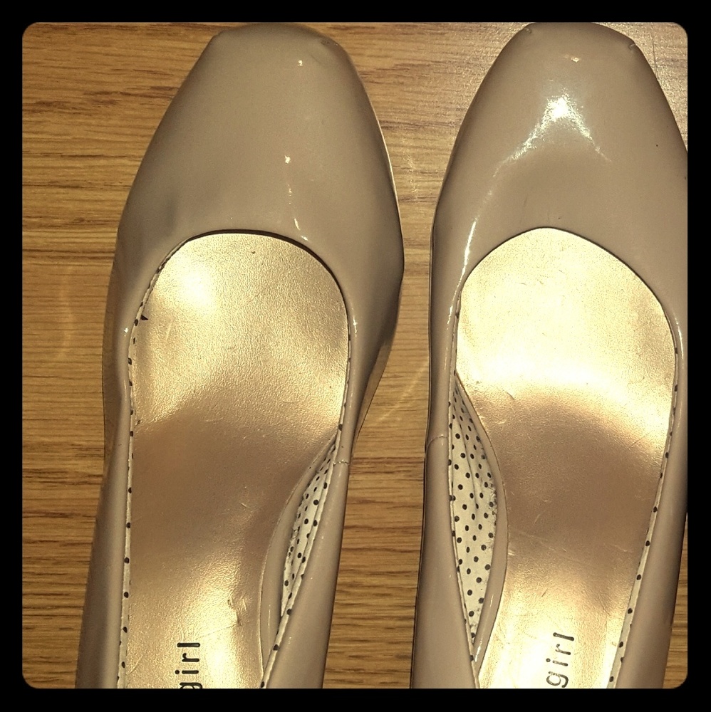 Steve Madden Cream- Colored Heels < gently used>